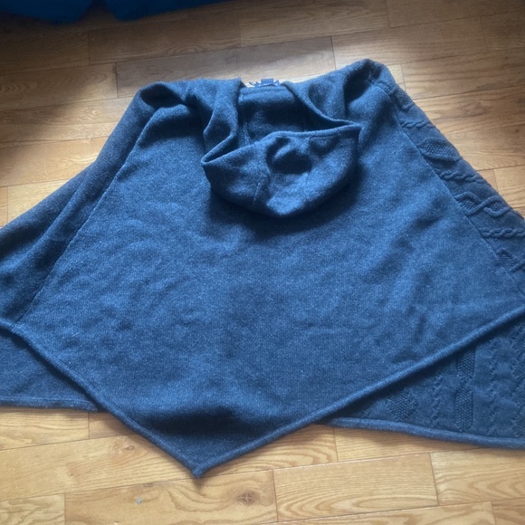 Pendleton cable knit shrug hooded wool poncho - Picture 5 of 5